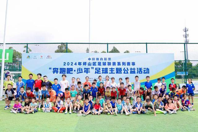 FIBA发布洲际杯精彩回放：马休里斯尝试扣篮遭刘礼嘉封盖